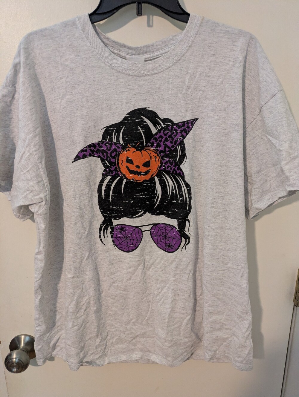 Halloween Pumpkin Messy Bun Leopard Print Graphic Tee XL
